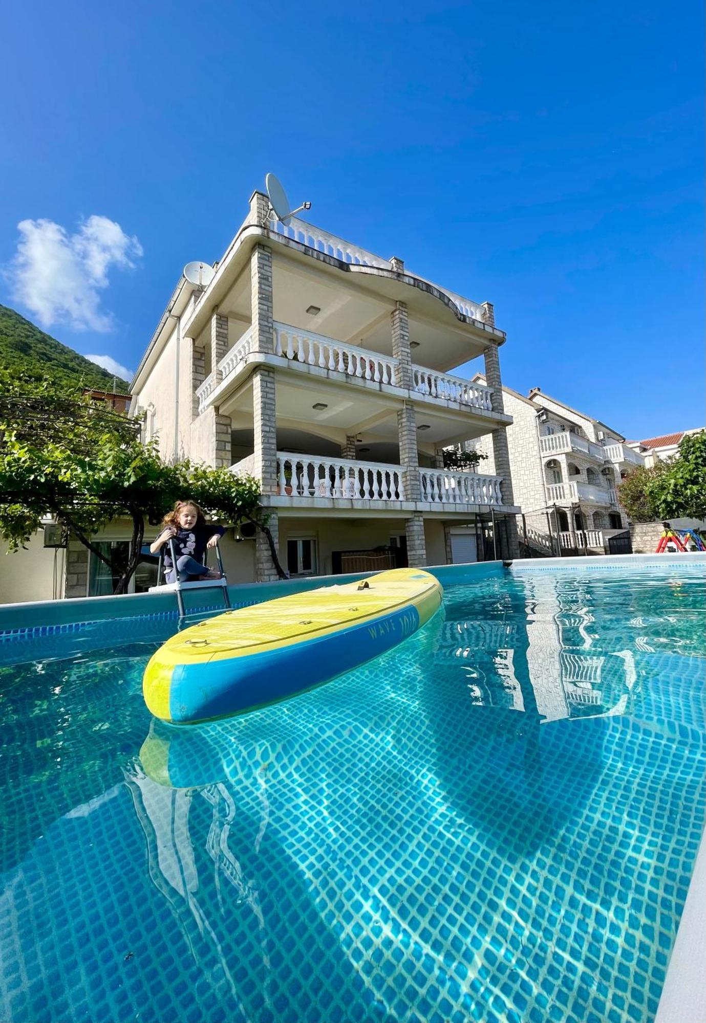 Family House With Pool & Sea View Aparthotel Bijela Ngoại thất bức ảnh