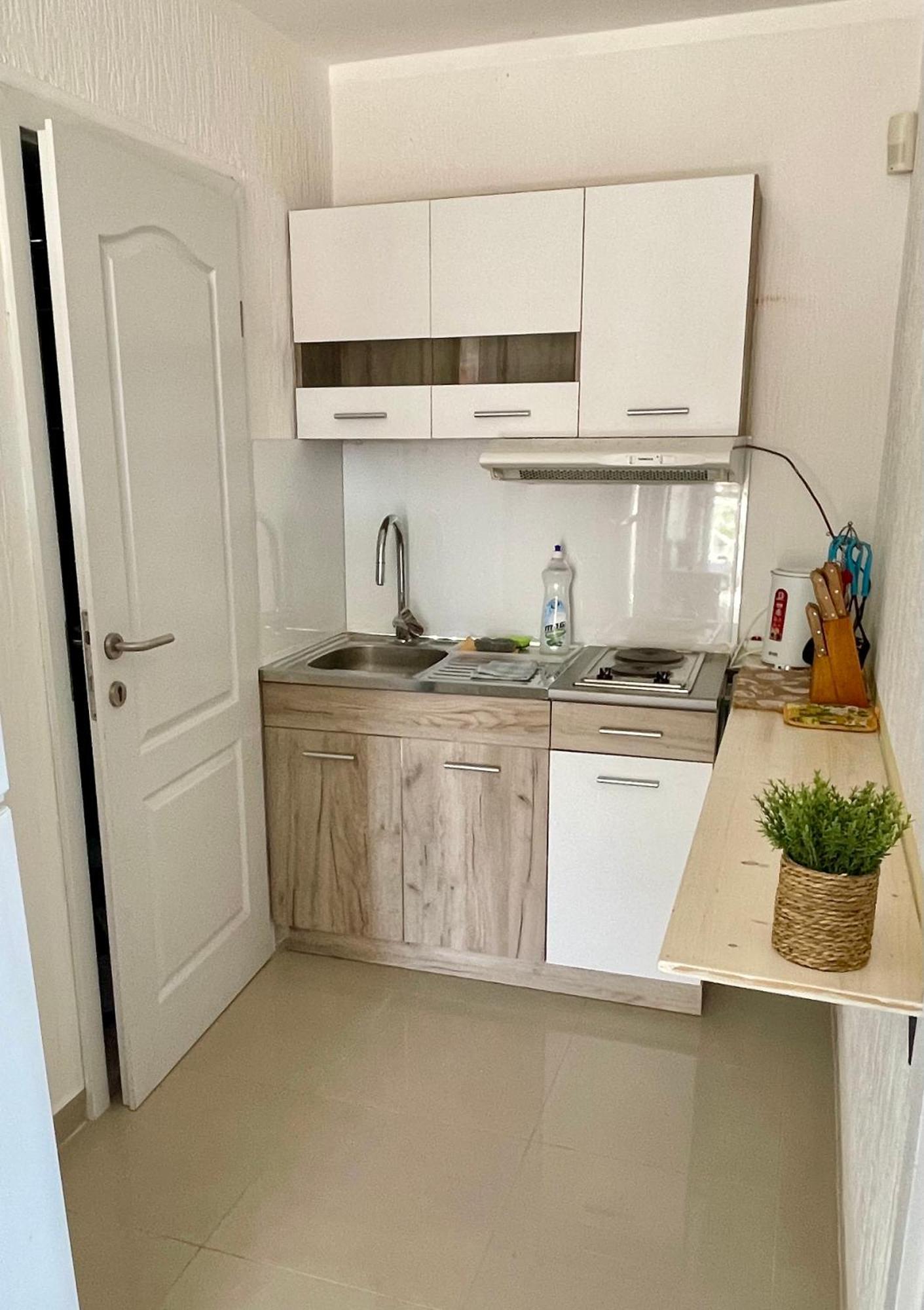 Family House With Pool & Sea View Aparthotel Bijela Ngoại thất bức ảnh