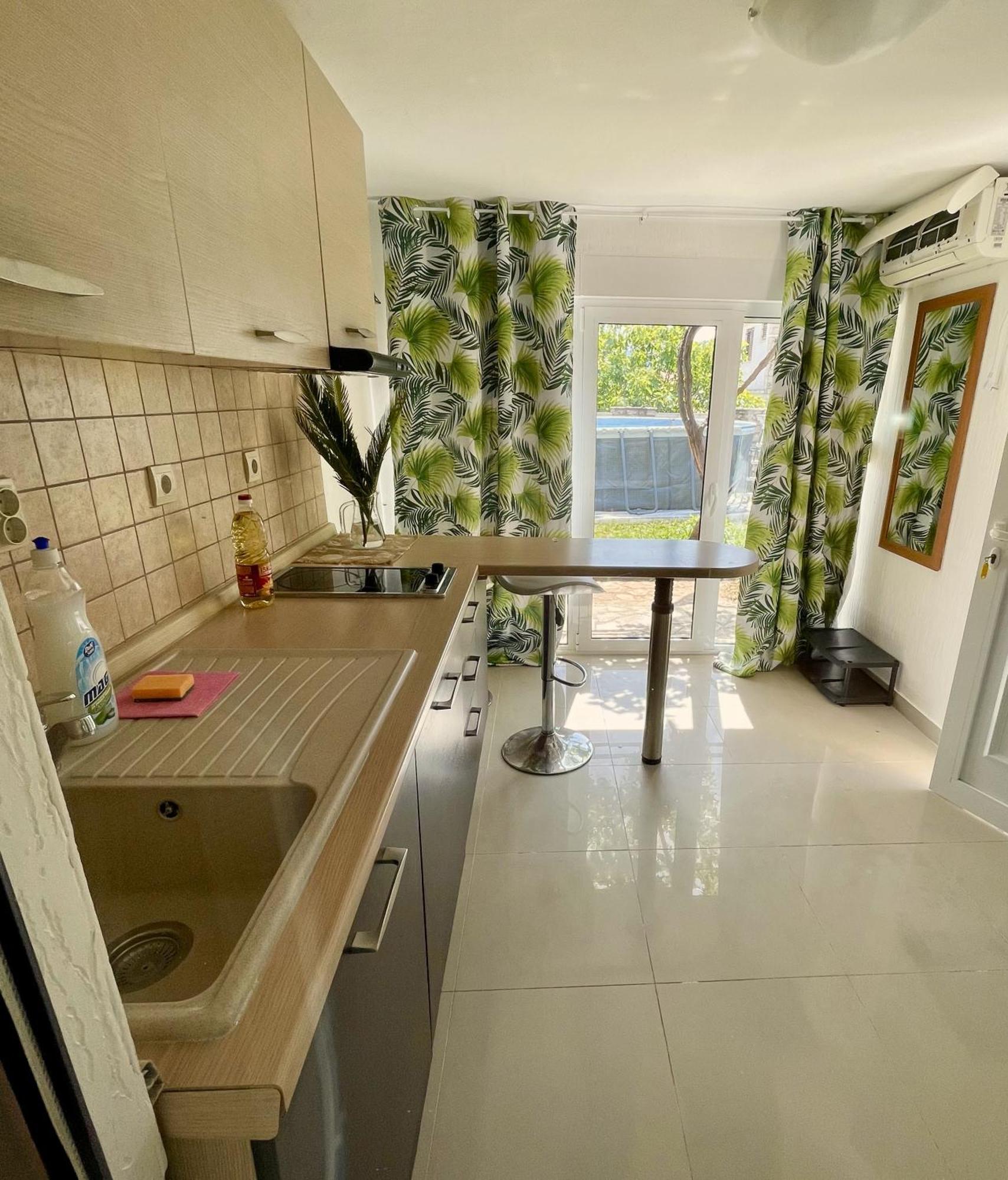 Family House With Pool & Sea View Aparthotel Bijela Ngoại thất bức ảnh