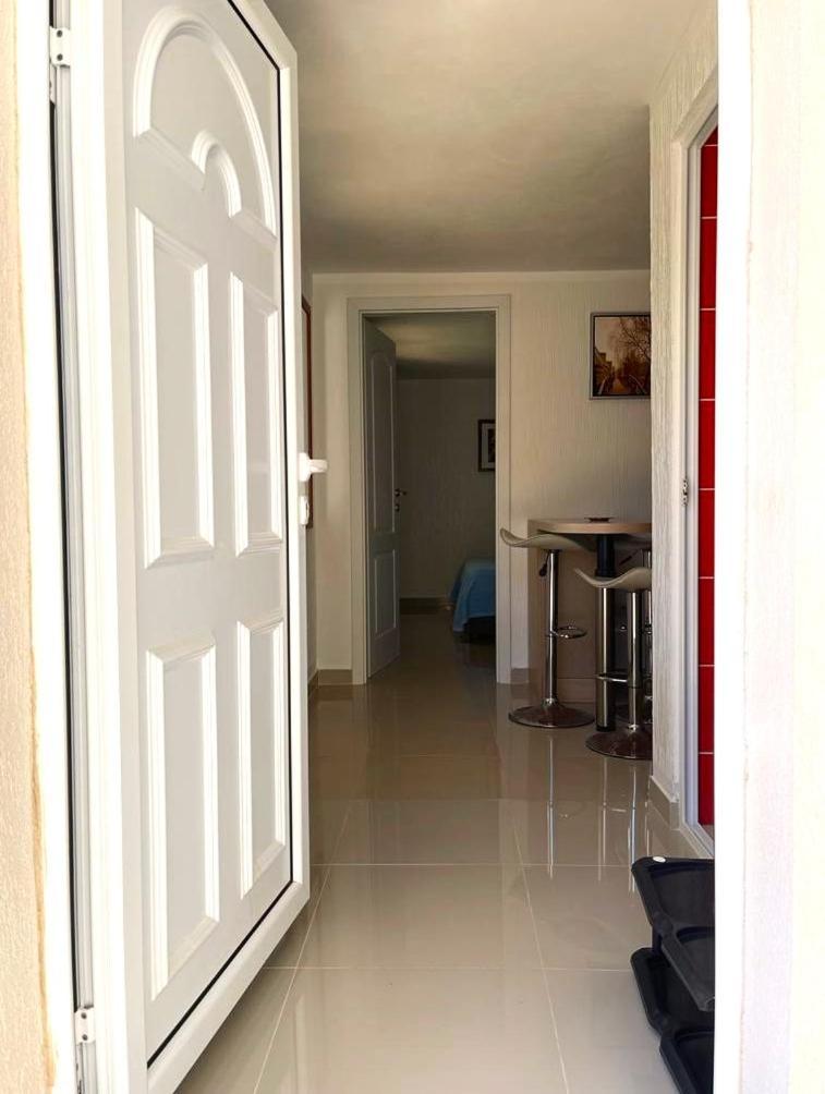 Family House With Pool & Sea View Aparthotel Bijela Ngoại thất bức ảnh