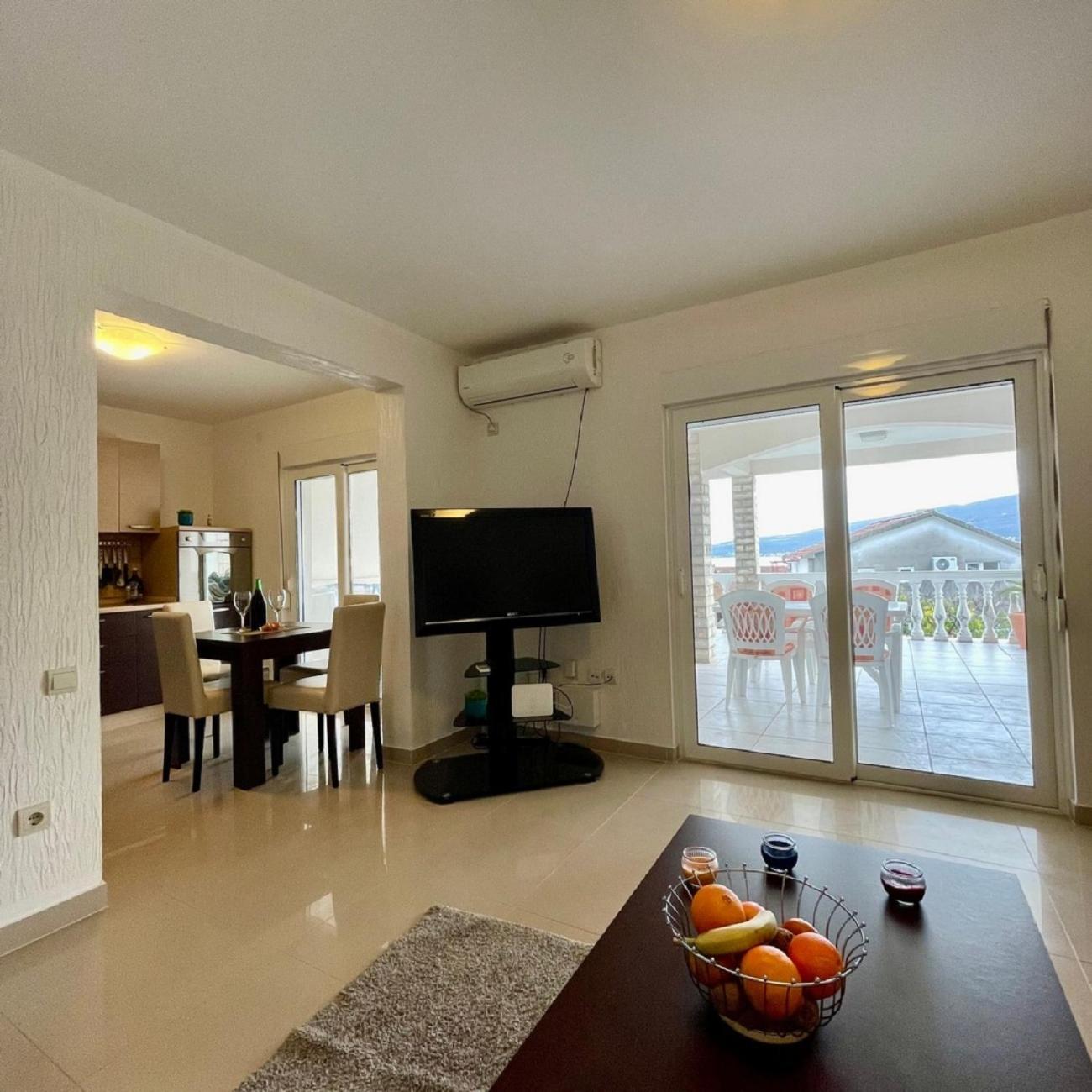 Family House With Pool & Sea View Aparthotel Bijela Ngoại thất bức ảnh
