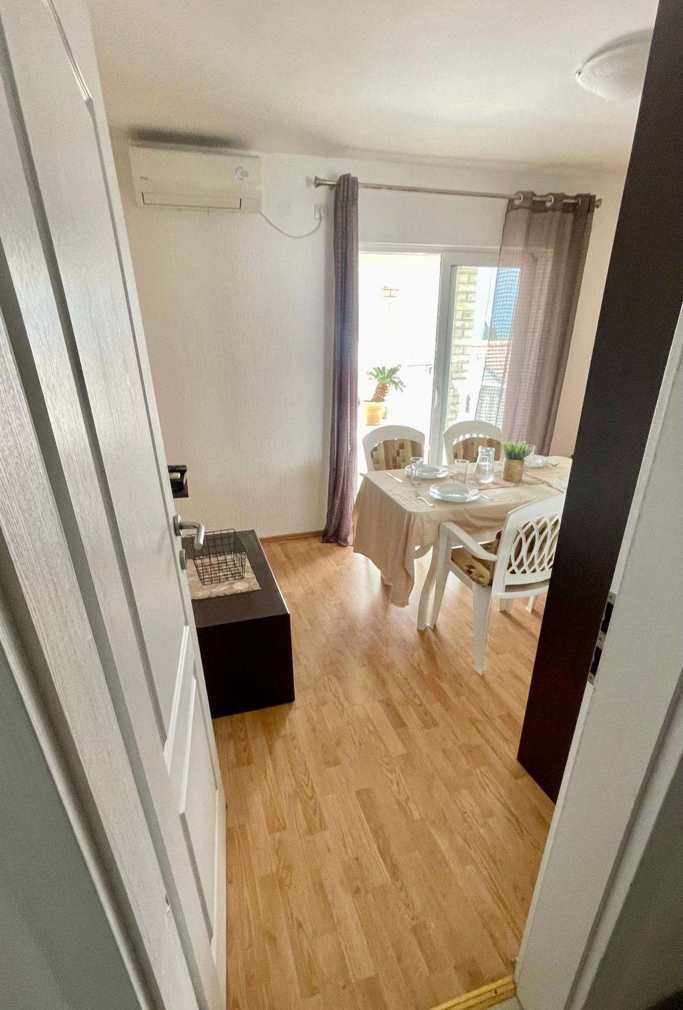 Family House With Pool & Sea View Aparthotel Bijela Ngoại thất bức ảnh